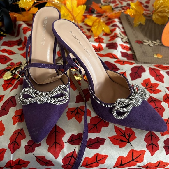 Beautiful bow tie heels - Picture 1 of 6